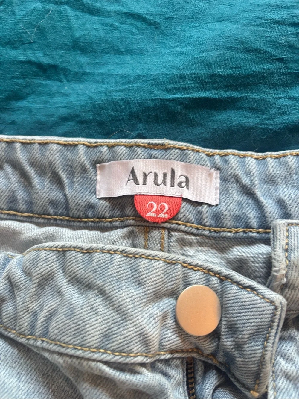 ARULA Light Wash Denim Women's Shorts